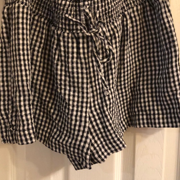 Black and white jumper great for tailgate - Picture 4 of 5